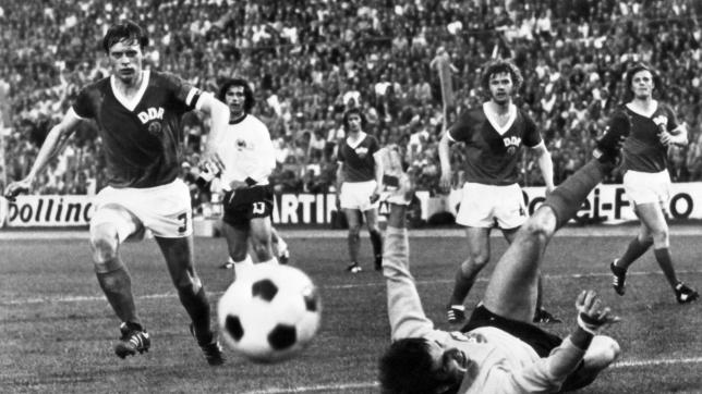 22 juin 1974: pour la première (et seule) fois de l’histoire, les deux Allemagne s’affrontent dans un match de football.