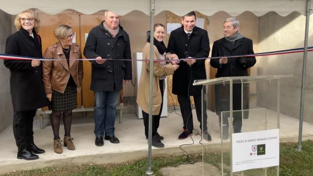 Du beau monde était présent à Loisy-sur-Marne pour l’inauguration du frigo citoyen.