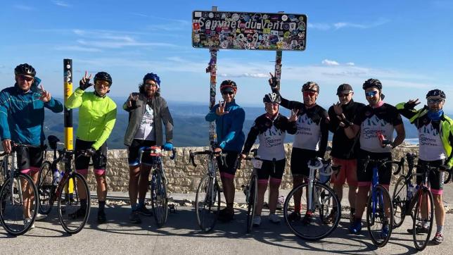 Les cyclistes de l’association Des Sommets pour des sourires ont affronté le Mont-Ventoux pour sensibiliser à la lutter contre le cancer chez l’enfant.
