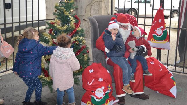 Les enfants ont pu rencontrer le Père-Noël et lui demander leurs souhaits pour Noël.