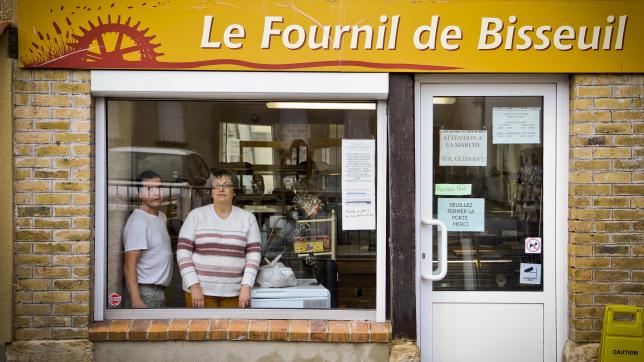 Les boulangers sont parmi les plus touchés. A Biseuil, la baguette va passer à 1,20 euro mais cela ne suffira pas pour faire face aux charges.