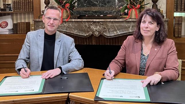 La convention d’amitié a été signée entre le maire de Sézanne et la maire de Nogent-sur-Seine.