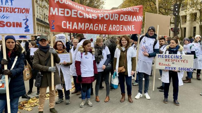 De nombreux médecins venus de la Marne, des Ardennes, de l’Aube et de Haute-Marne, ont battu le pavé parisien, ce jeudi.