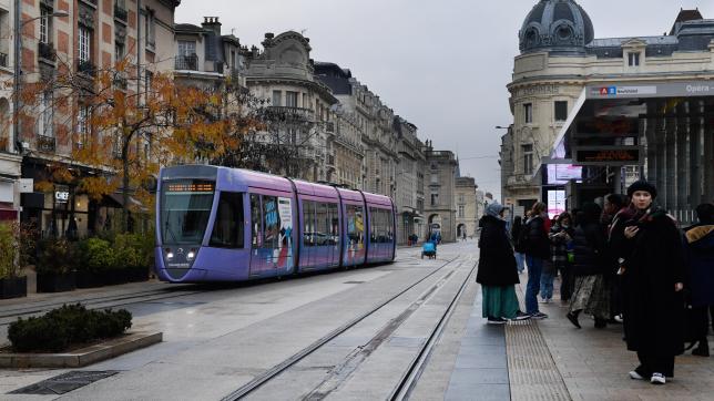 Reims devra pour l’instant se contenter de ses réseaux de tram, bus, et de sa gare SNCF.