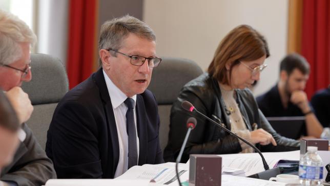Le président (LR) du Département des Ardennes, Noël Bourgeois a présenté un budget 2023 équilibré maintenant ses objectifs: épargne négative contenue à - 8,4 millions d’euros, maintien des actions volontaires et des investissements.