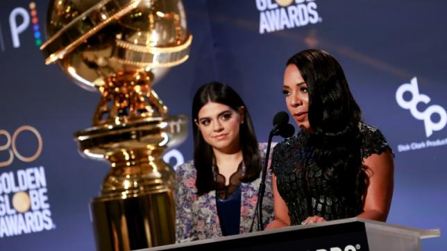 Les actrices américains Selenis Leyva (à droite) et Mayan Lopez annonce les nominations de la 80e édition des Golden Globes, le 12 décembre 2022 à Beverly Hills.