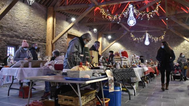 L’an dernier dans la halle de Chooz, plus de mille badauds étaient venus découvrir les produits vendus au marché de Noël qui signe cette année son retour au complexe sportif.