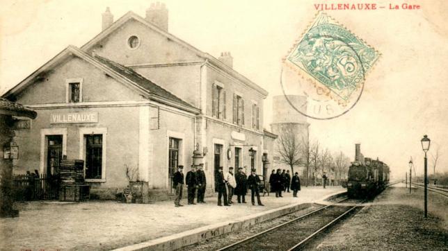 «Villenauxe espérait le PLM et le Paris-Strasbourg; elle n’eut aucune des deux», raconte Guy Capet en commentant cette carte postale visible page 126 de son nouveau livre, ajoutant: «Aujourd’hui, la gare a disparu, démolie...»