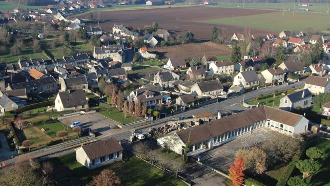 L’écoquartier de Billy-sur-Aisne devait s’étendre sur des parcelles agricoles (au fond de la photo). Finalement, ce ne sont que les espaces qui étaient déjà prévus pour des constructions qui seront aménagés.