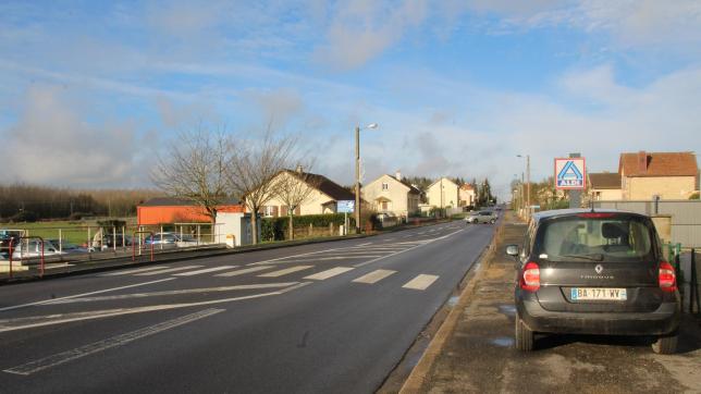 Les travaux annoncés sur la voie principale traversant le village concernent notamment des bandes cyclables.