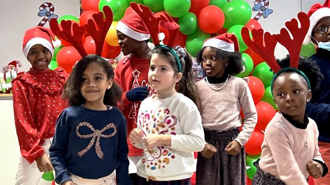 Les enfants ont interprété quelques chants de Noël sous la conduite dynamique d