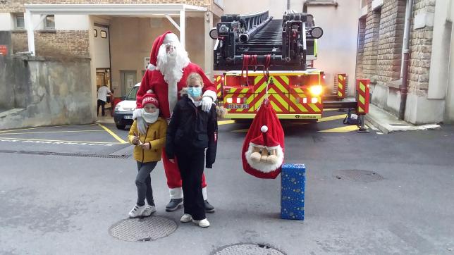 PHO_0_Pere_noel_pompiers_a_Manchester