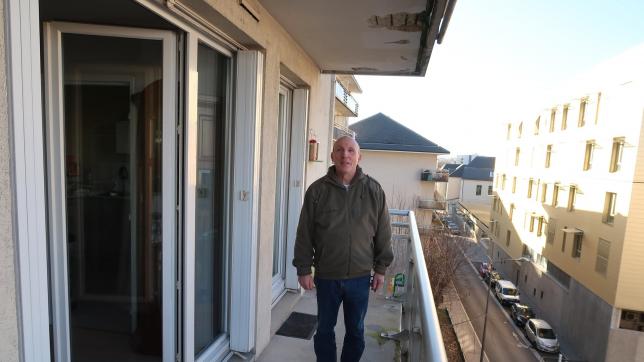 «J’ai déjà retrouvé des morceaux de ciment sur mon balcon, provenant de celui du dessus: on m’a toujours dit qu’il n’y avait pas de danger», assure Philippe Ister.