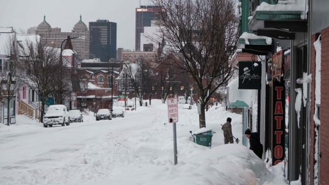 Le froid extrême qui s’est abattu sur les Etats-Unis a été accompagné d’importantes chutes de neige et de vents puissants, notamment à Buffalo, dans l’État de New York.