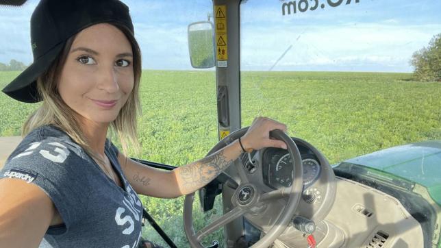 Ophélie partage son quotidien sur les réseaux pour changer l’image des femmes dans l’agriculture.