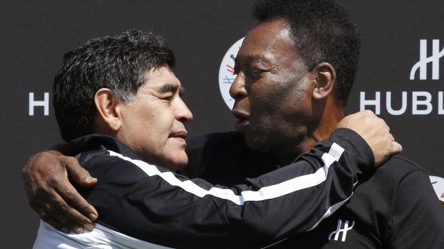 Pelé et Maradona n’ont cessé de revendiquer le titre de joueur suprême, dans une rivalité qui oppose traditionnellement leurs pays, géants sud-américains.