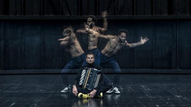 Vincent Peirani est un accordéoniste sublime et Frédéric Faula, un karatéka, ancien athlète de haut niveau, aujourd’hui danseur de hip-hop virtuose et champion de Break danse.