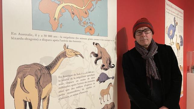 Pour cette exposition, le dessinateur rémois Daniel Casanave a prêté plusieurs planches et sélectionné dans les réserves du musée Saint-Remi quelques objets préhistoriques qui ont attiré son attention.