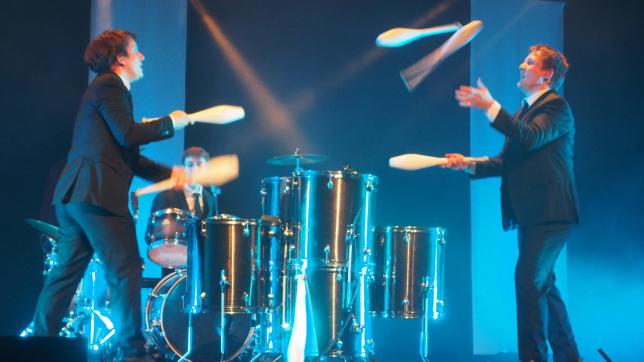 Drum Brothers, un grand moment inédit de jonglerie en musique.