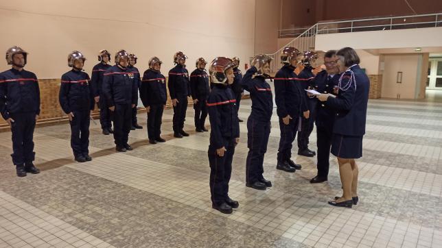 Les sapeurs-pompiers de Villenauxe se sont rassemblés pour une remise de diplômes et de médailles.