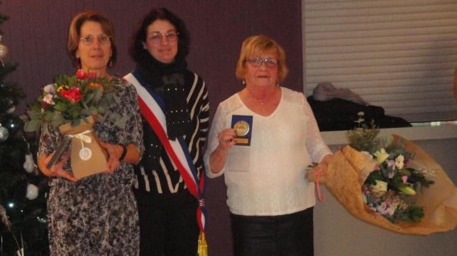 De gauche à droite : Martine Trostiansky, Valérie Rivet, la maire, et Michèle Rota.