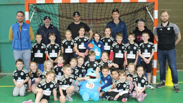 Une remise de jeux de maillots a été faite au mini-hand du Handball club de Vouziers.