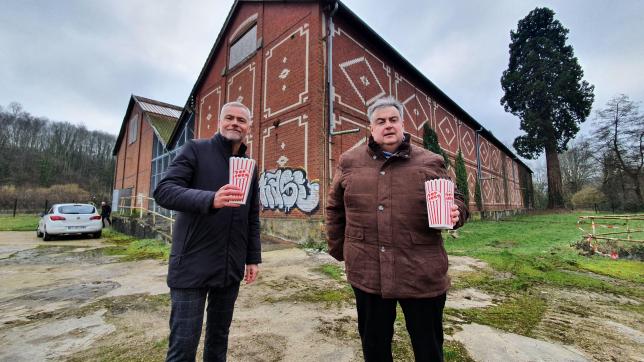 Richard Patry (à droite), le directeur de Noé Cinémas et Christophe Bouillon vous invitent vers la fin 2025 à l'inauguration d'un nouveau cinéma dans l'ancienne filature Badin à Barentin