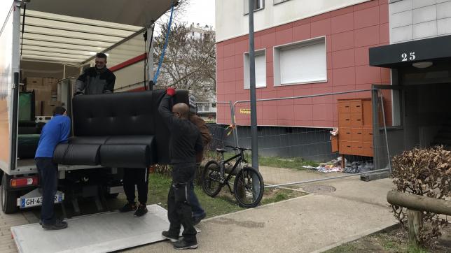 Les déménageurs de Troyes Aube habitat sont à l’ouvrage toute cette semaine pour déménager dix familles de locataires sinistrés après le feu de cave du 17 janvier dernier.
