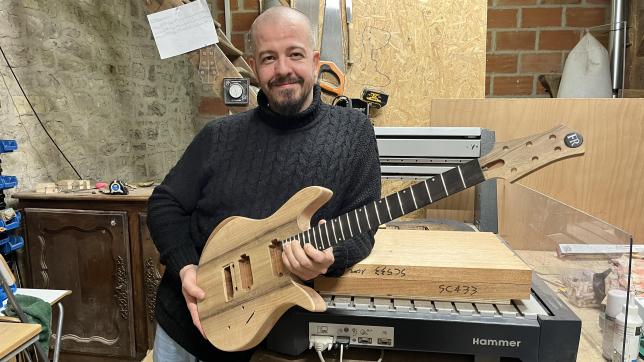 De jolies guitares haut de gamme barséquanaises grâce à un luthier talentueux Antoine Franqueville-Roy.