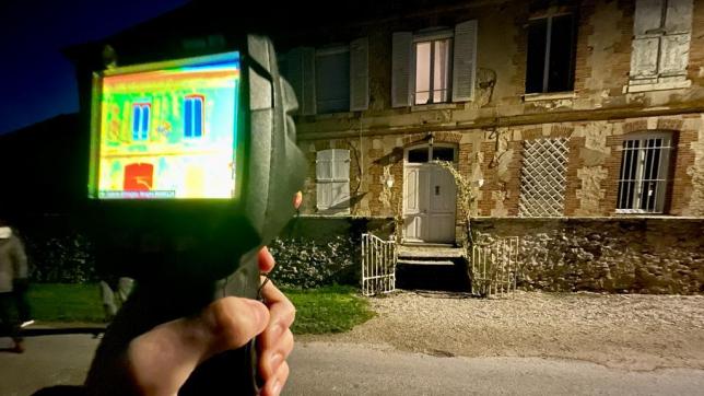 Comme ici sur cette maison des Essarts-le-Vicomte, les fenêtres peuvent être la principale source de déperdition de chaleur.