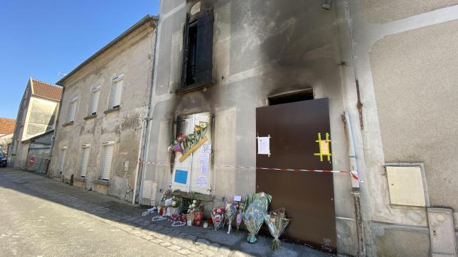 Les habitants de Charly-sur-Marne rendent hommage aux victimes de l’incendie.
