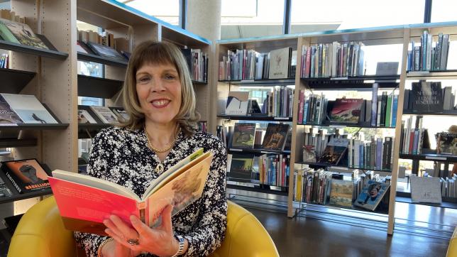 Valérie Wattier, ici à la médiathèque Pompidou: «Une bibliothèque apporte le savoir.» La directrice sera remplacée le 1er avril par Aude Grimm.