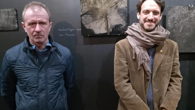 Alessandro Parente (à droite) a travaillé avec Vincent Théret ; spécialiste du shiste, pour créer cette exposition.