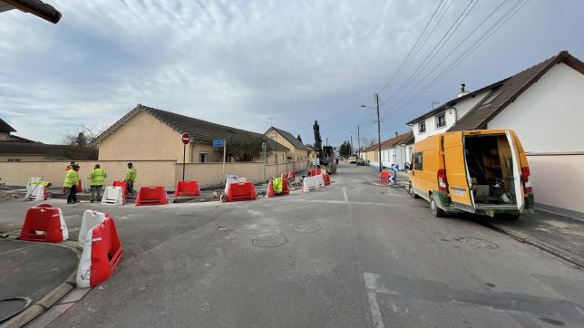Les travaux de la rue de la Jouette s’achèveront finalement non pas le 28 février prochain, mais probablement mi ou fin mars, selon le maire. Ils auront coûté près de 140 000 euros à la mairie de Vitry-le-François.