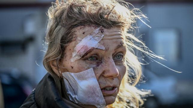 Olena Kourilo: «Pendant qu’on me prenait en photo, je m’en fichais, je n’ai pensé à rien, je remerciais Dieu d’être restée en vie».AFP