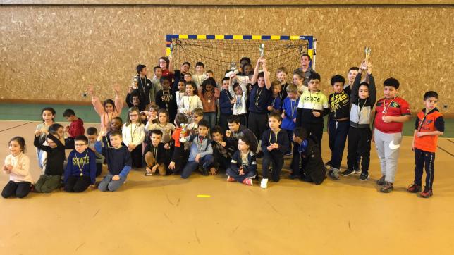 Les enfants des accueils collectifs de mineurs de l’agglomération étaient heureux de participer au tournoi organisé par le handball club savino-chapelain.