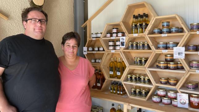 Les époux Chambron, apiculteurs à Givry-en-Argonne, sont régulièrement présents au Salon de l’agriculture.