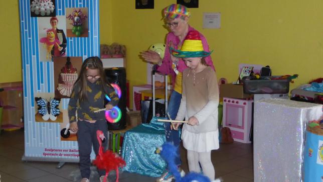 Les assistantes de choc ont appris à faire danser les marionnettes à fil, coachées par Couette-Couette.
