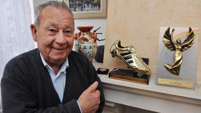 Le sélectionneur Didier Deschamps a rendu hommage à Just Fontaine, décédé à 89 ans,  estimant qu’il « restera une légende de l’équipe de France ».