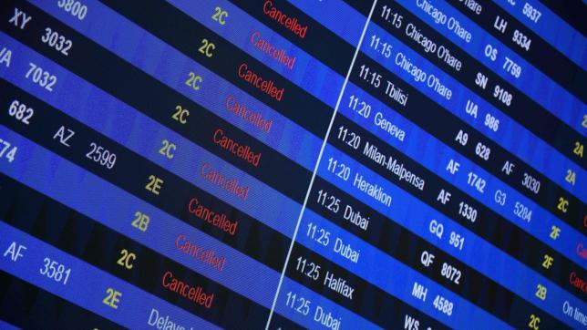 L’administration invite les passagers qui le peuvent «à reporter leur voyage et à s’informer auprès de leur compagnie aérienne pour connaître l’état de leur vol».
