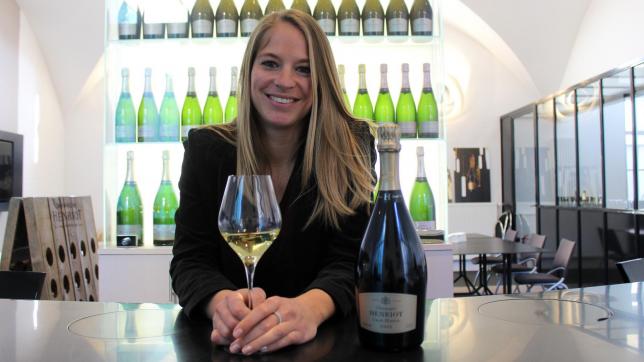 Alice Tétienne, cheffe de cave du champagne Henriot, tire le bilan de l’année et présente le dernier né de la maison: Hemerat 2008.
