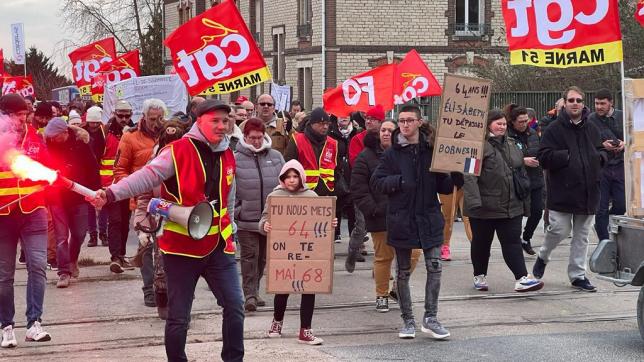 À Sézanne, les 600 manifestants ont marché dans la ville afin de protester contre la réforme des retraites.