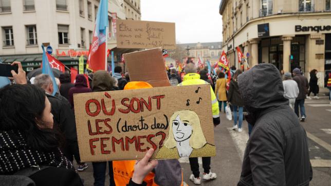 Nouvelle mobilisation hier dans les rues de Troyes contre la réforme des retraites, qui pénalise particulièrement les femmes.