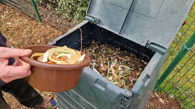 Les composteurs de la commuanuté d’agglomération arrivent progressivement dans les jardins des habitants désireux de réduire leur consommation de déchets.