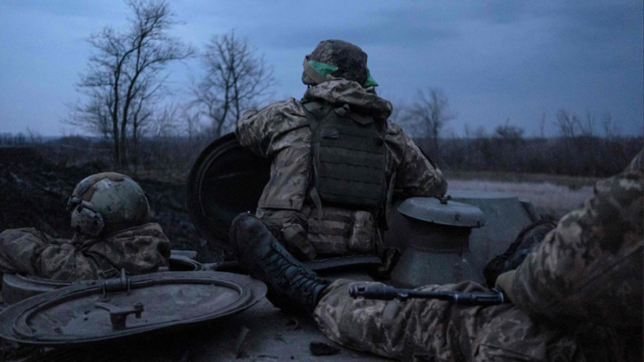 Des soldats ukrainiens près de Bahkmout.