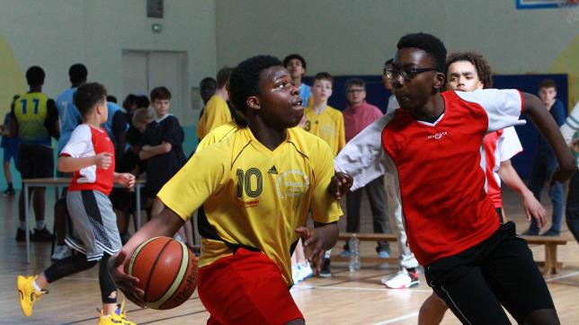 Plusieurs équipes de basket avaient rendez-vous hier au collège Camus de La Chapelle.  Florian MARE