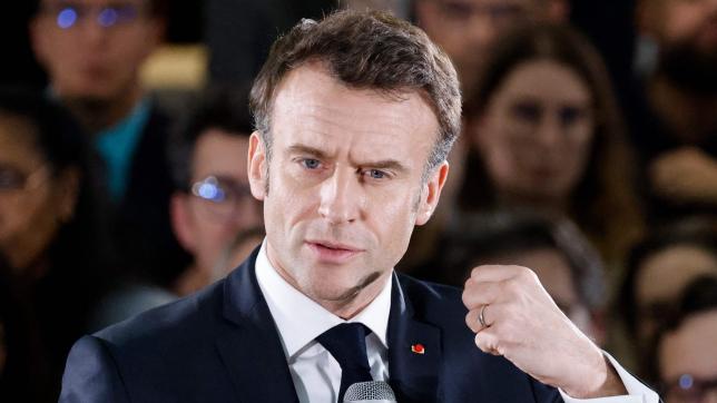 Emmanuel Macron a réuni Élisabeth Borne et Olivier Dussopt mercredi soir à l’Élysée.