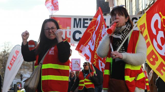 Près de 2000 manifestants ont une nouvelle fois défilé dans les rues de Troyes mercredi à la veille du vote de la réforme des retraites.