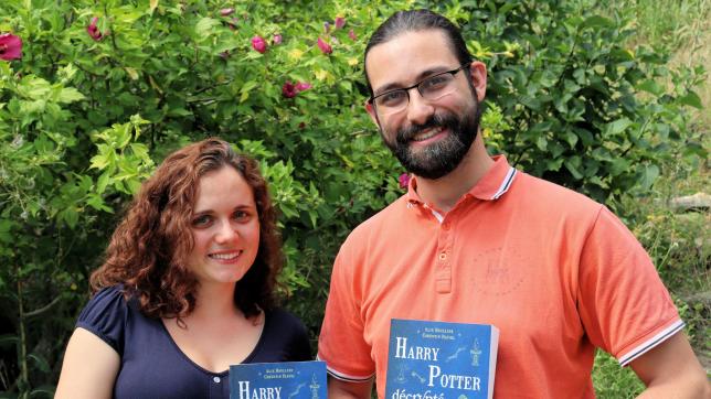 Deux rédacteurs de la Gazette du sorcier, Alix Houllier et Corentin Faniel, signent « Harry Potter décrypté par ses fans ».