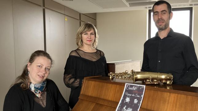 Letrio est composé de Myriam Thiériot, Olga Filippova et Bernard Lanis.